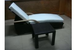China Comfortable Foldable Black Rattan Sun Lounger For Indoor Pool supplier