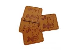 China Square Custom Leather Labels Stong Clothing Articles Handmade With Eyelet supplier