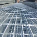 Corrugated Cross Bar 30x100 Industrial Steel Floor Grating  High Strength for sale