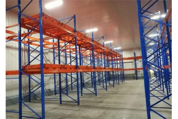 ISO9001 Adjustable Beam 75mm Inclined  Push Back Pallet Racking