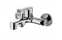 China Wall Mounting Bath Mixer Taps  Single Handle Chrome Bath Faucet Rust Proofing supplier