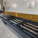 Sheet Metal CNC Guillotine Shearing Machine E21s Shearing Machine Shears And Cutters 25x3200mm