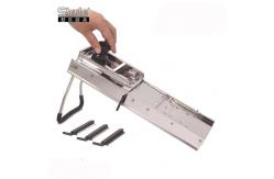 China 304 SS Manual Mandolin Kitchen Tool LFGB With 3 Removable Cutters supplier