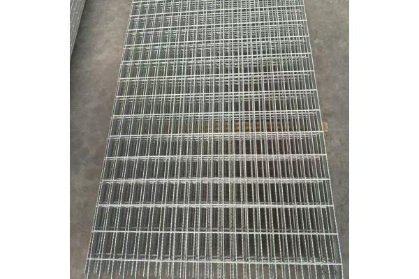 Durable Industrial Steel Grating For Residential Buildings In Industrial Settings
