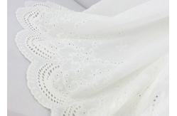 China Embroidery White Cotton Net Lace Fabric , Cotton Eyelet Lace Fabric With Scalloped Edge supplier