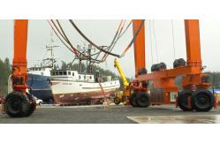 China 10-1200t Boat Lifting Crane With 10-13m Lifting Height Easy Operation supplier