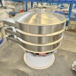 Three-Dimensional Vibration Transmission Vibratory Screening Machine for Convenient Replacement