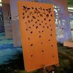 Durable Rustic Red Metal Decorative Plates Customized Wall Decorations