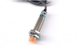 China Cylinder Shape 3 Wire PNP Proximity Sensor Reliable With CE Certification supplier