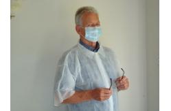 China PP 22gsm Disposable Isolation Gown 115x127cm Elastic Cuff With Long Sleeve Gown supplier