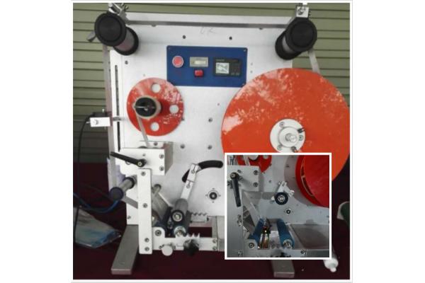 Stable Performance Semi Automatic Bottle Labeler / Flat Bottle Labeling Machine