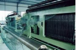 China 3 Cross Double Twist Wire Mesh Manufacturing Machine supplier