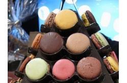 China Pyramid Shape Macaron Stand Paper Pyramid Macaron Display Shelf Hold 18 Pcs supplier