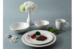 China FDA Ceramic Embossed Round Dinnerware Sets For Five Star Hotel supplier