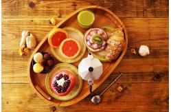 China Natural Bamboo Wood Serving Tray With Handles High Temperature Tolerance supplier