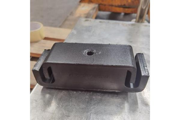 Sinotruk Howo Truck Spare Parts Engine Front Bracket AZ9725591020