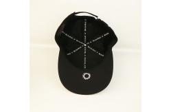 China Curved Brim Polyester Baseball Cap Adjustable Plain With Metal Badge supplier