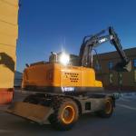 Small Bucket Wheeled Mini Excavator Hydraulic Control Earth Moving Machine