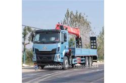 China Liuqi Flatbed Transport Truck 14 Tons With Crane 10 Speed Transmission supplier