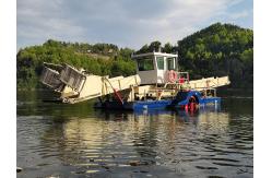China Full Auotamatic 5 CBM Aquatic Weed Harvester For River Cleaning supplier