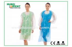 China Smooth Surface Disposable PE Aprons/Emboss Process PE Apron For Disposable Use supplier