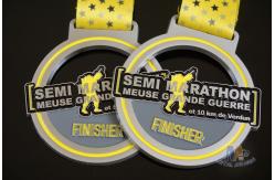 China Semi Marathon 10KM Custom Sports Medals Soft Enamel Medallion With Ribbon supplier