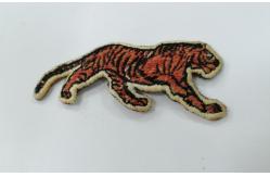 China Washable Customized Embroidered Cloth Patches Heat Transfer Labels For Clothes supplier