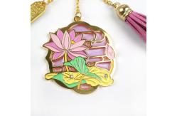 China Antique Gold Enamel Keychain Custom Secure Key Holding Functionality for B2B supplier