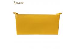China 4L Plastic Bee Feeder Plastic Yellow Beekeeping Hive Tool Feeder With Accessories supplier
