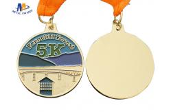 China Zinc Alloy Custom 5K Race Medals 65*4MM Background Sandblast Medaillen supplier