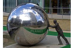China Custom Silver Hanging Reflective Inflatable Mirror Balloon Decorative Ball supplier