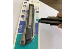 China Retractable Blade Snap-Off Knife Includes 1 Utility Knife supplier