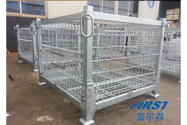 Wire mesh container used in storing goods in warehouse
