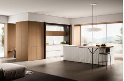 China Wood Classic White Kitchen Cabinets Customized Kitchen Furniture With Dinning Table supplier