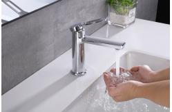 China Sanitary Ware Hot And Cold Basin Mixer Shiny Chrome Brass Finish supplier