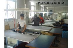 China Knitted Pom Pom Hat manufacturer