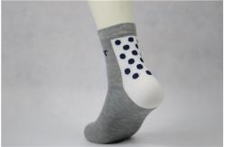 China Elastic Persistent Knitted Anti Slip Socks For Adults Custom Made Pattern supplier