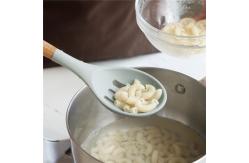 China 12PCS /set Kitchen Tool Silicone Kitchen Utensil Set With Wooden Handle supplier