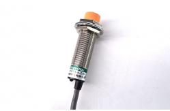 China Lightweight PNP Proximity Switch , Cylinder Proximity Switch Anti Vibration supplier