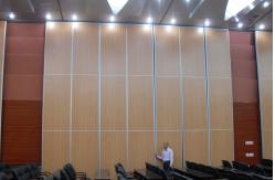 China Folding Movable Wooden Partition Walls For Conference Room Top Hanging System supplier