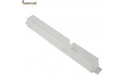 China Apiculture Honey Bee Feeder Strengthen Beekeeping Beehive Entrance Plastic Bee Feeder supplier