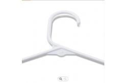 China Bathroom Thick Plastic Hangers Sinfoo White Plastic Clothes Hanger supplier