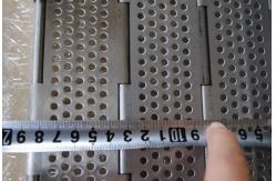 China Customizable Size Stainless Steel Conveyor Chain Belt With Holes For Drying And Cleaning supplier