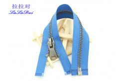 China Silver Brass Teeth 25 Inch Metal Separating Zipper Customized For Sweater / Coats supplier
