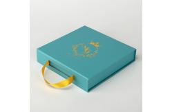 China Eco Friendly Packaging For Makeup Brushes Cardboard Gift Boxes Christmas With Handle supplier