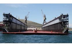 China Customized Floating Dock Crane For Shipyard To Build Ship 10t - 80t supplier