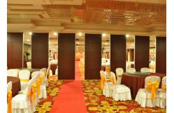 China Wooden Sliding Partition Walls Hanging Office Partition System For Banquet Hall supplier