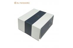 China Custom Card Paper Beauty Perfume Gift Box Folding Card Box Packaging Cmyk Printing supplier