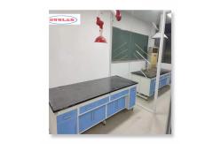 China Multifunctional and Blue Chemistry lLaboratory Furnitures Lab Bench with High Safety supplier