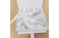 China Eco Friendly Cosmetic Packaging Box with Satin Lining and Glossy Finish supplier